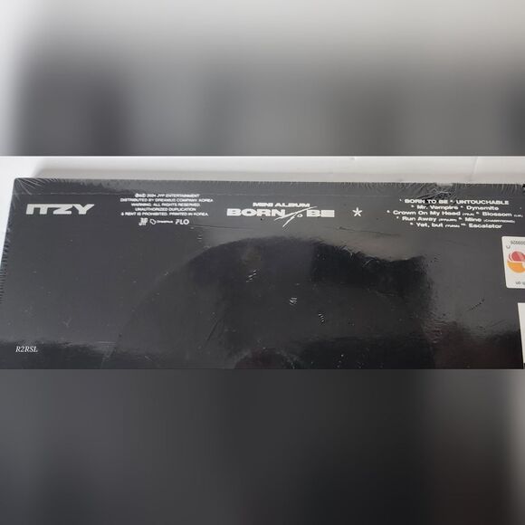 ITZY Born To Be Version C Cd NIB - Picture 3 of 7